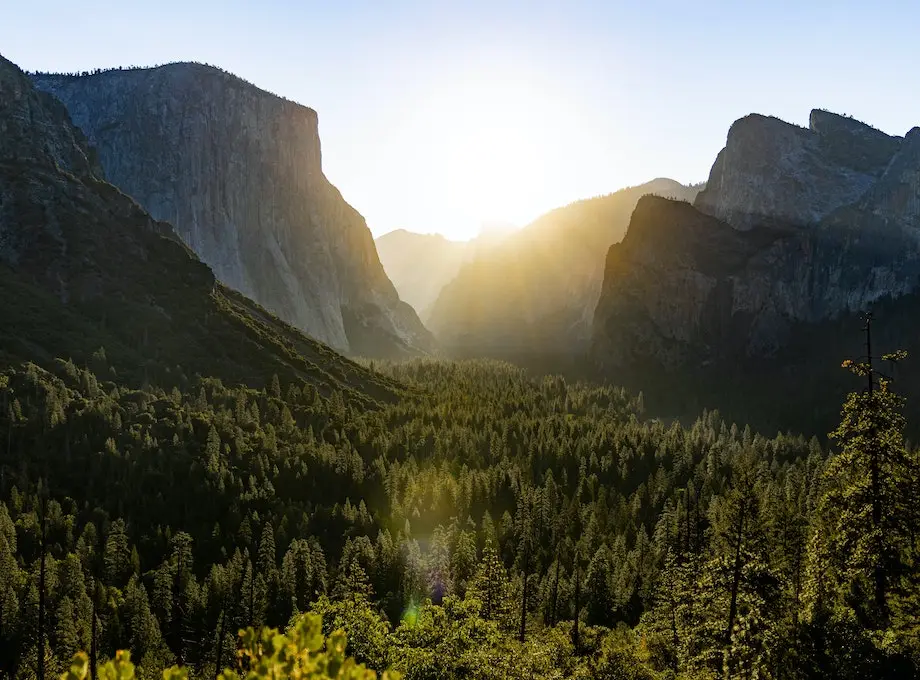 Beautiful sunrise scene of the Yosemite National Park, United States