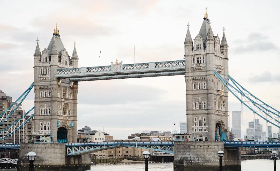 Landscape photo of the London Tower Bridge